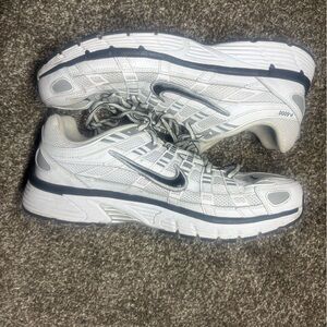 Nike Men's White and Black Athletic Shoes